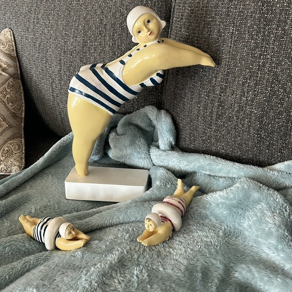 Hand Painted Coastal Beach House Decor of Vintage Bathing Beauties - Picture 9 of 9